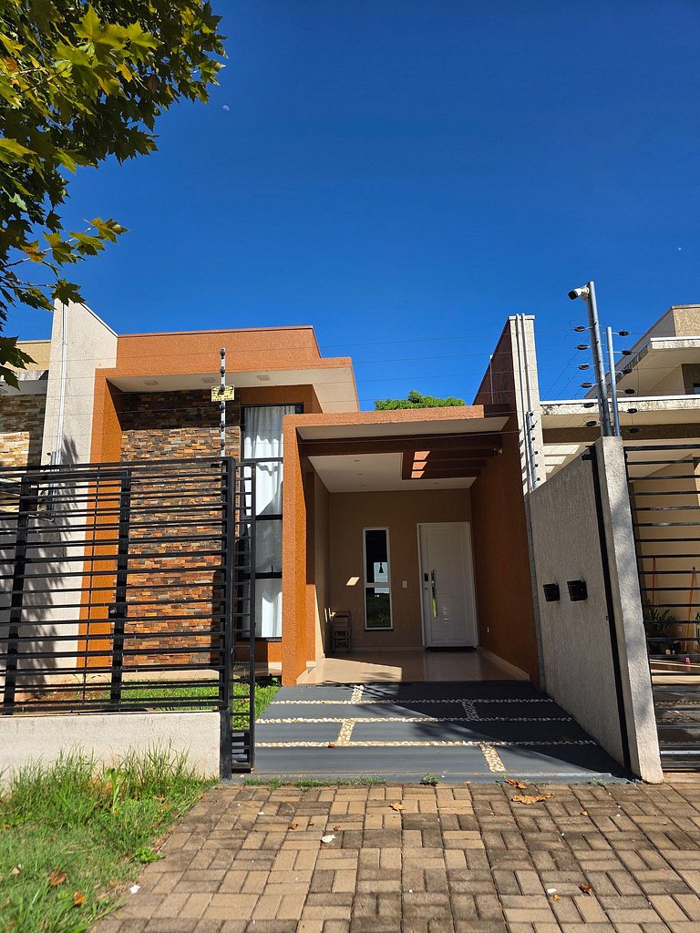 Casa moderna em Foz | perto do Centro e Cataratas