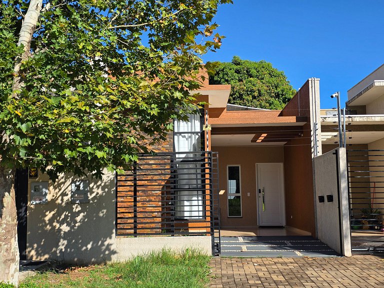 Casa moderna em Foz | perto do Centro e Cataratas