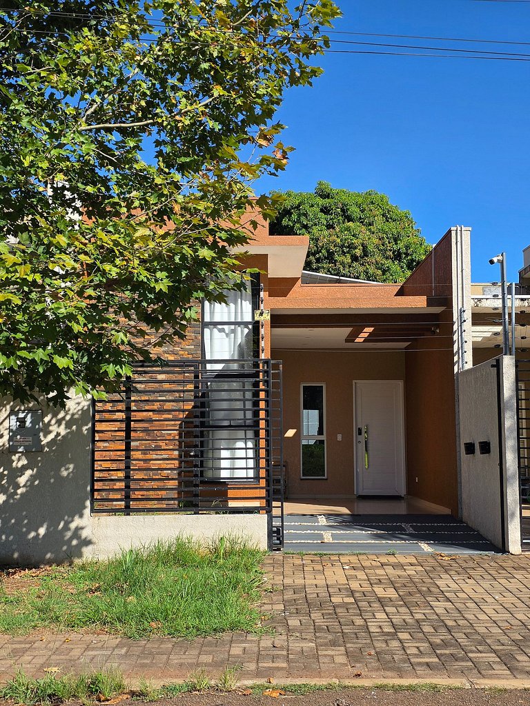 Casa moderna em Foz | perto do Centro e Cataratas